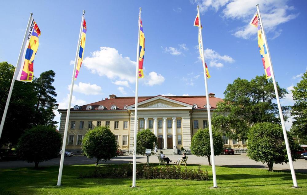 Hotelli-Ravintola Maentaen Klubi Mantta Bagian luar foto