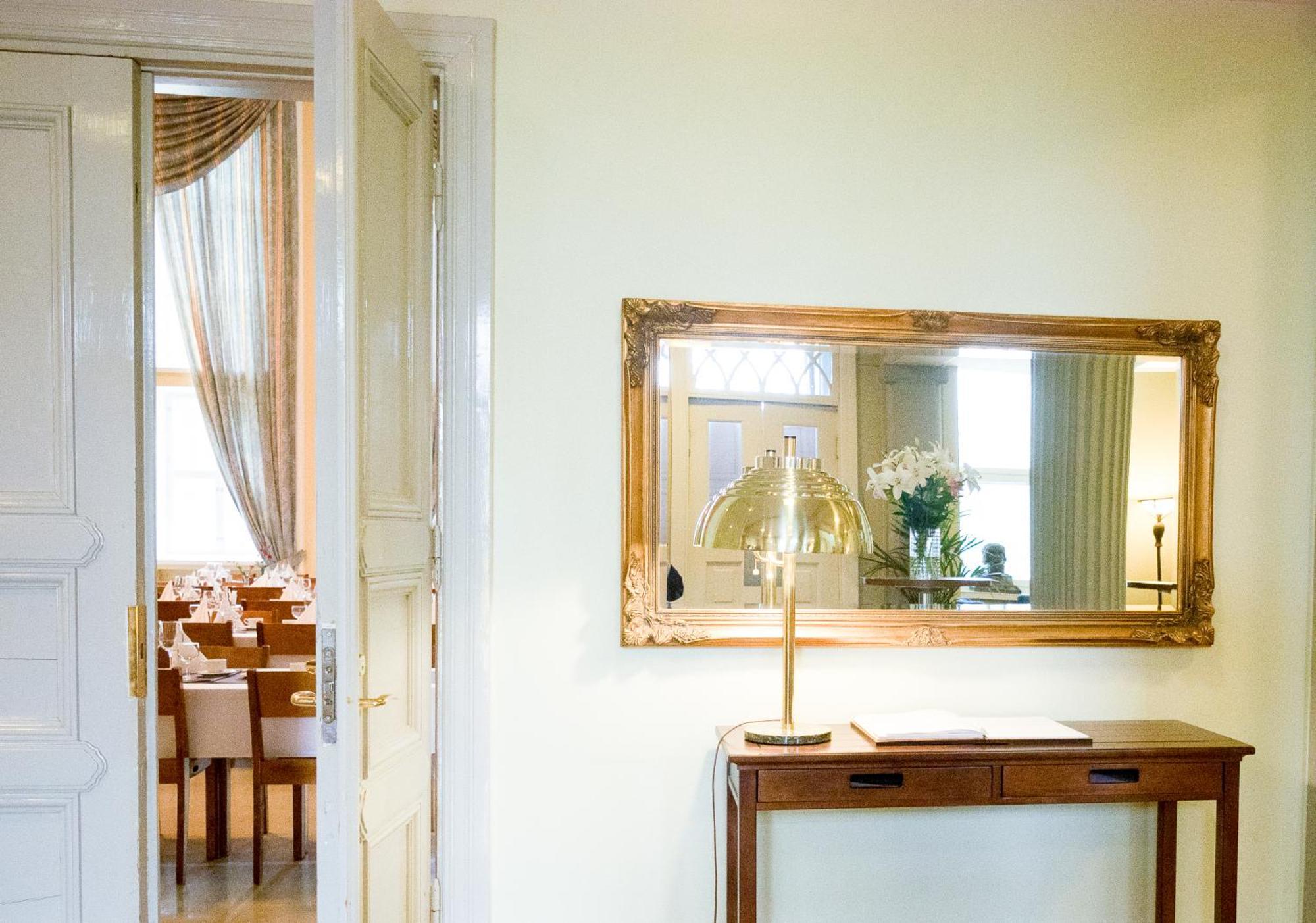 Hotelli-Ravintola Maentaen Klubi Mantta Bagian luar foto