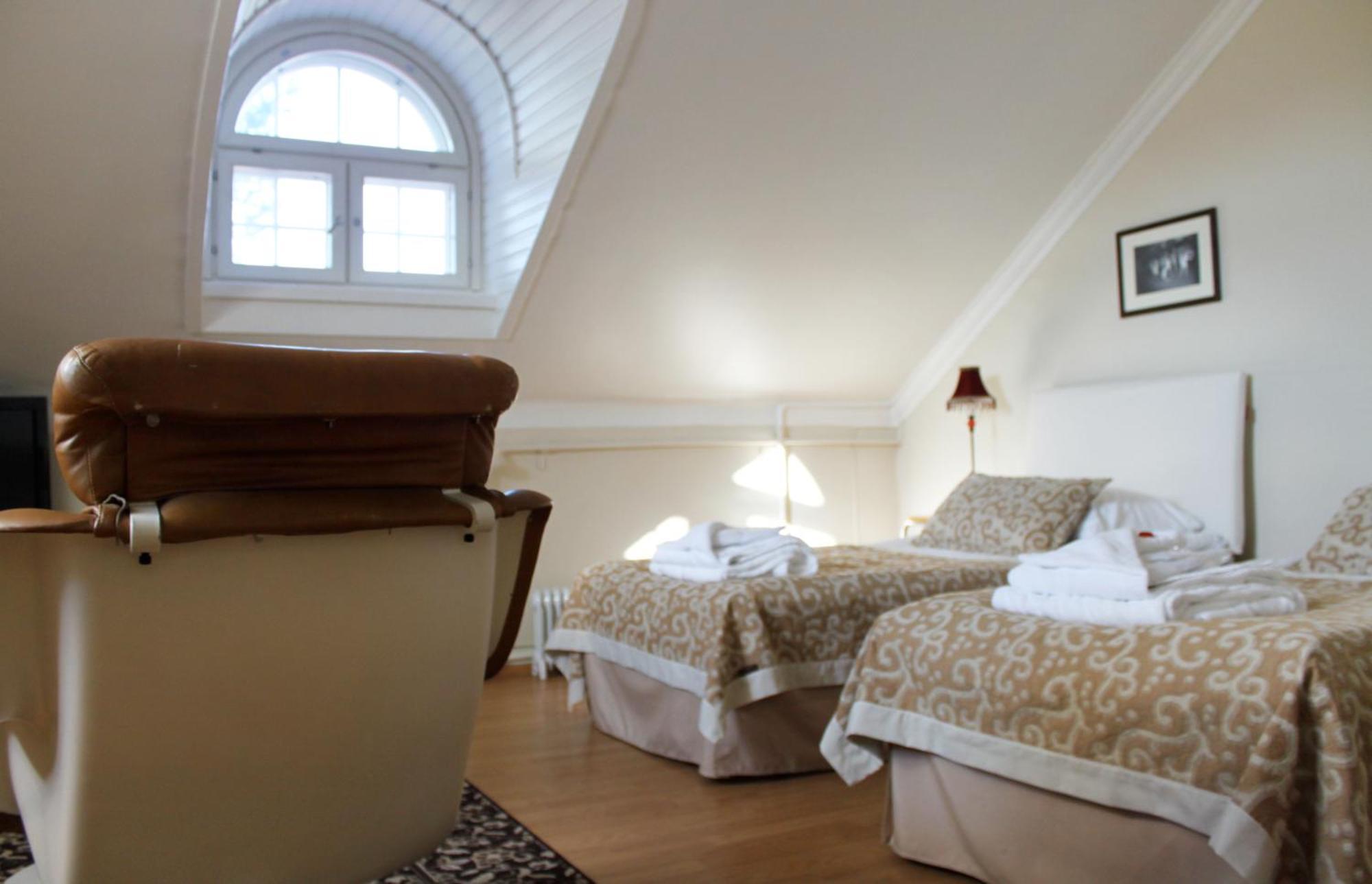 Hotelli-Ravintola Maentaen Klubi Mantta Bagian luar foto