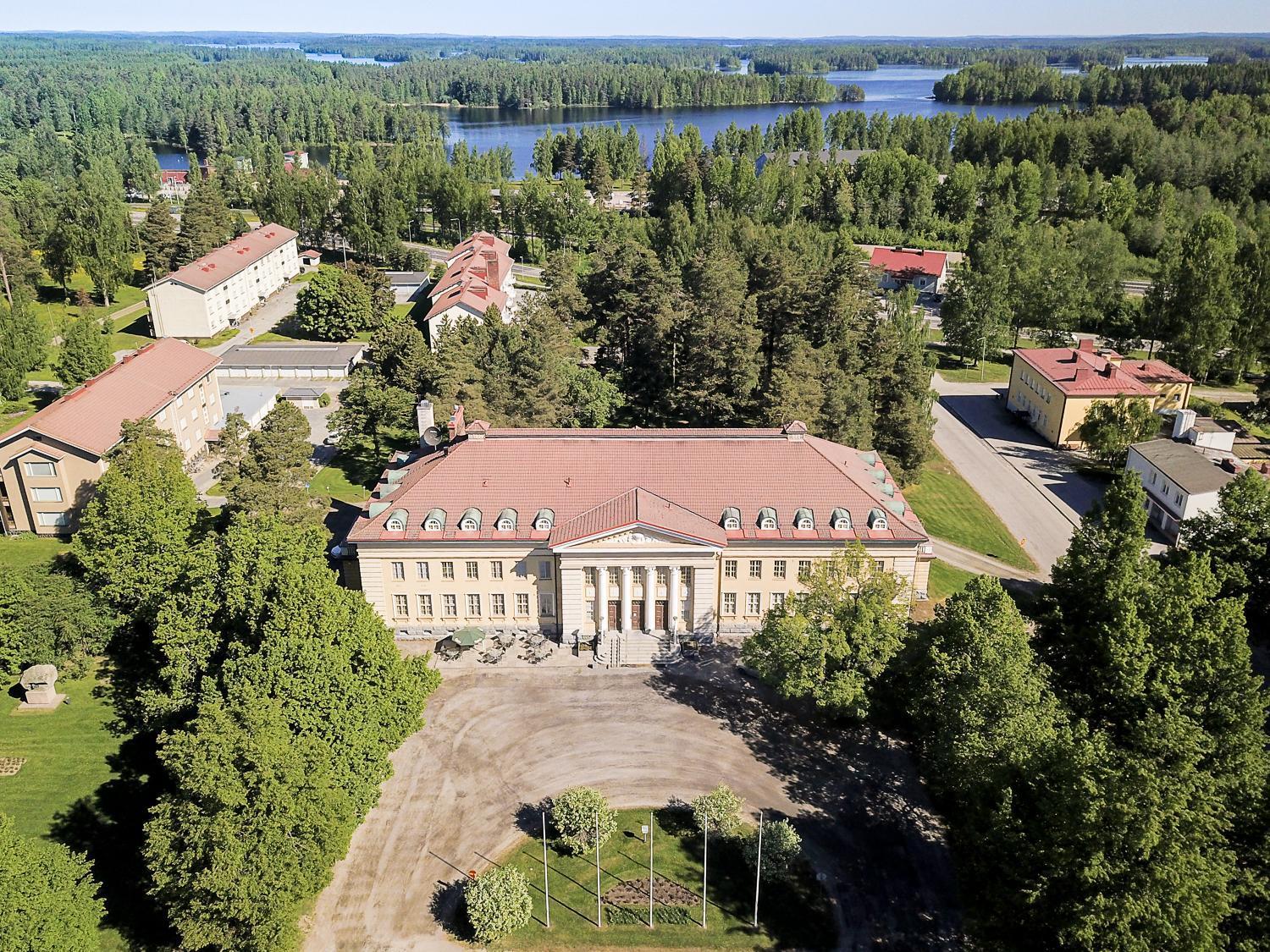 Hotelli-Ravintola Maentaen Klubi Mantta Bagian luar foto